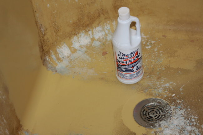 Best Fiberglass Tub Cleaner: Erase Hard Water & Rust